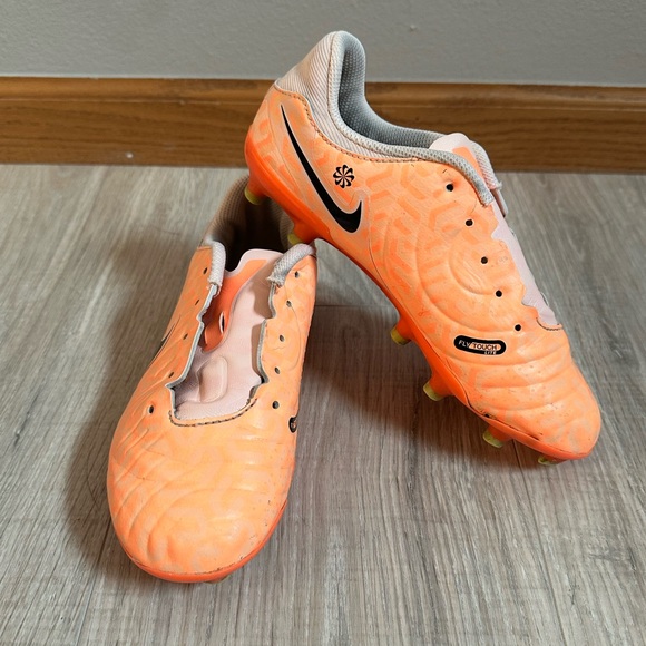 Nike Soccer Cleats - Picture 1 of 5